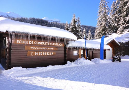Chalet ecole de conduite sur glace flaine